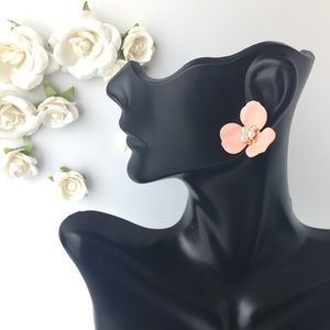 💕 NEW BLUSH PINK FLOWER STUD EARRINGS 💕